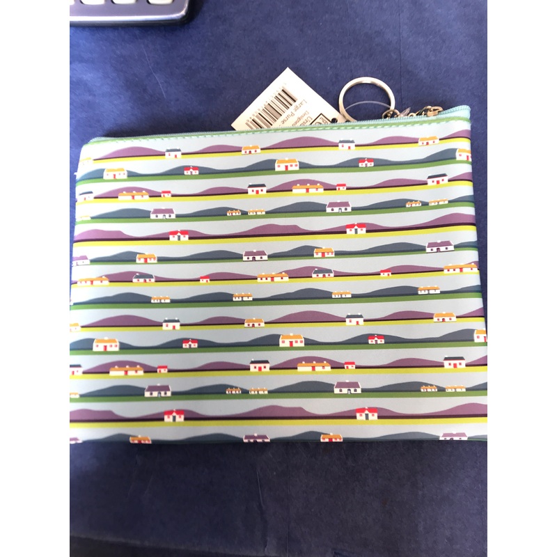 Houses large purse